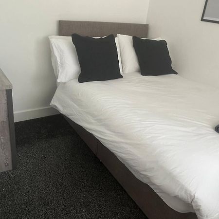 Comfortable And Convenient 3 Bedroom House With Parking Handsworth エクステリア 写真