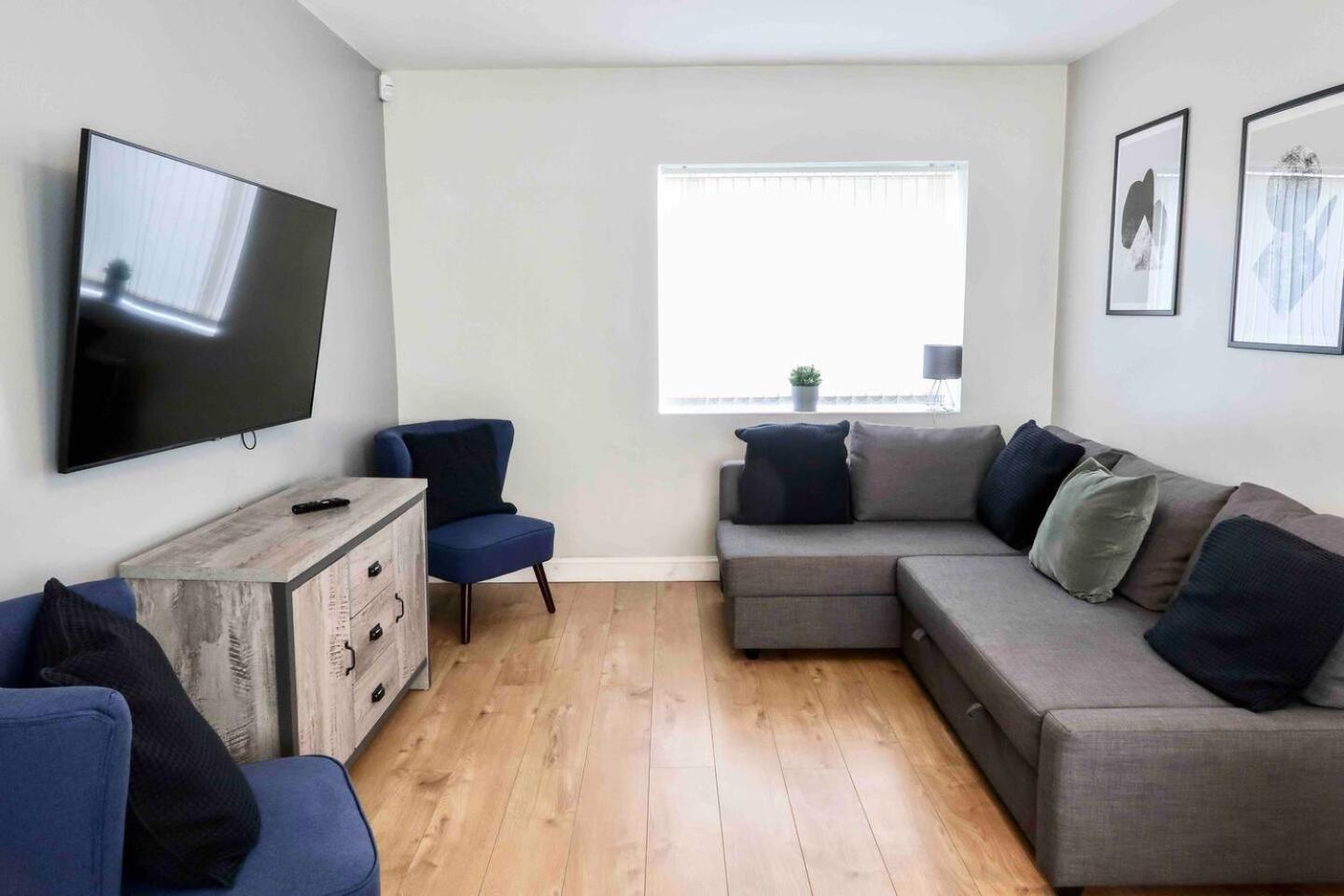 Comfortable And Convenient 3 Bedroom House With Parking Handsworth エクステリア 写真