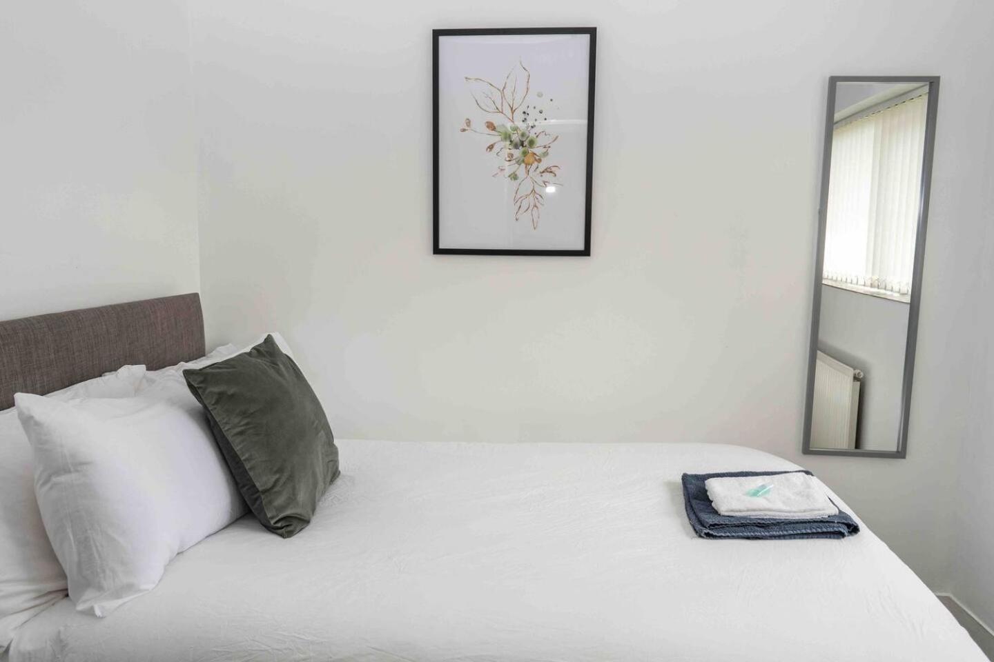 Comfortable And Convenient 3 Bedroom House With Parking Handsworth エクステリア 写真