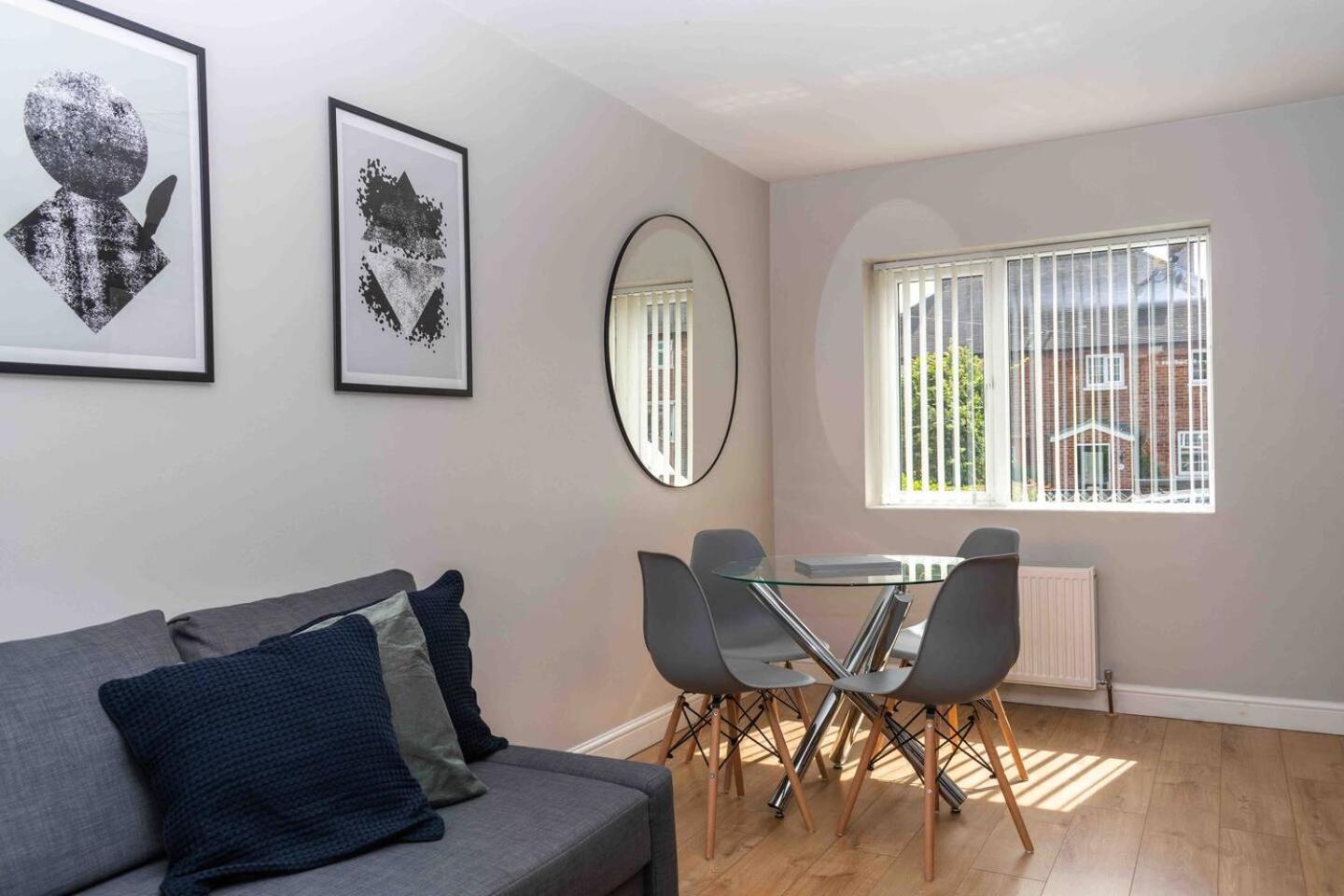 Comfortable And Convenient 3 Bedroom House With Parking Handsworth エクステリア 写真