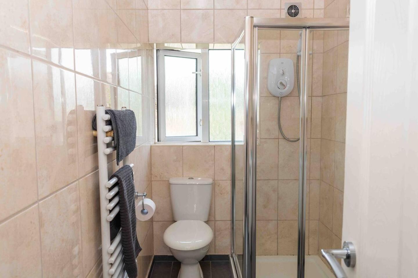 Comfortable And Convenient 3 Bedroom House With Parking Handsworth エクステリア 写真