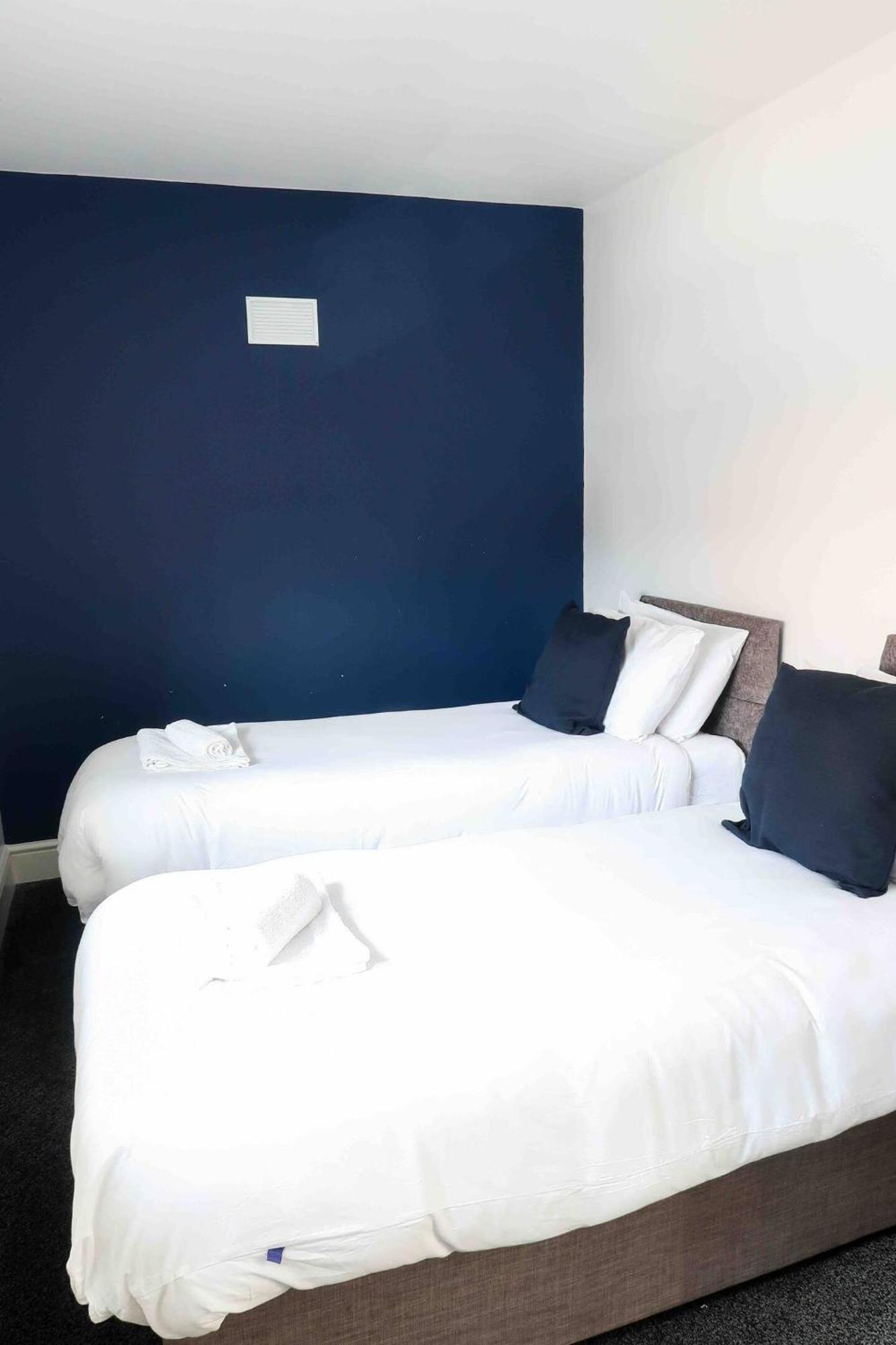 Comfortable And Convenient 3 Bedroom House With Parking Handsworth エクステリア 写真