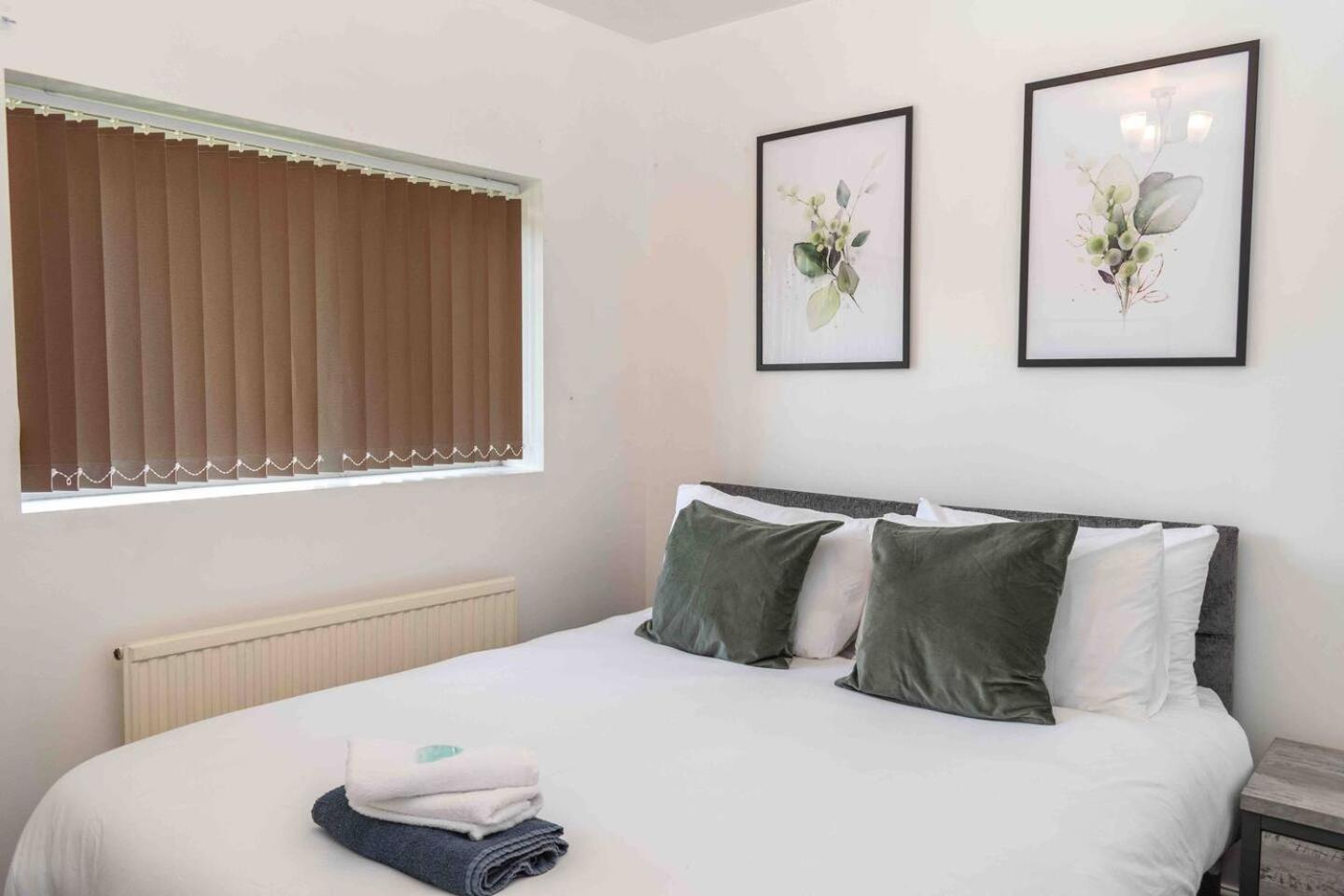 Comfortable And Convenient 3 Bedroom House With Parking Handsworth エクステリア 写真
